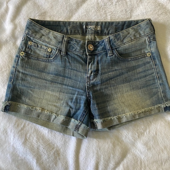 Express denim shorts - Picture 2 of 3